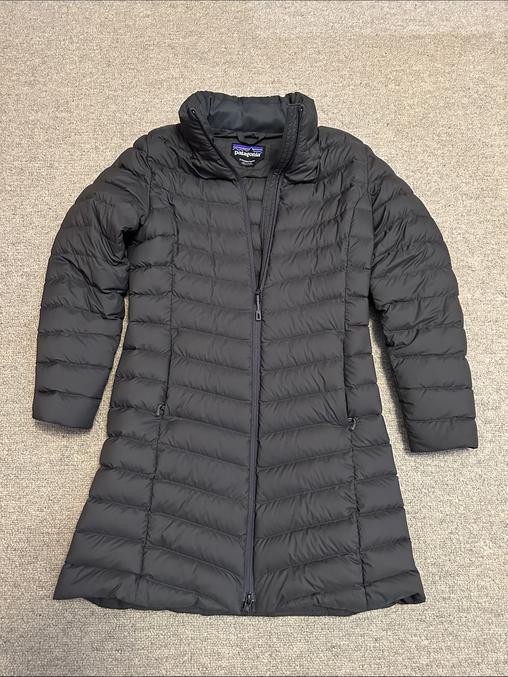 Patagonia Silent Down hooded Parka Small Gray